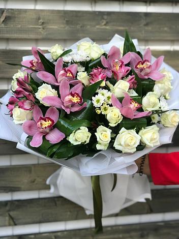 Букет цветов из: Розы и Хризантемы в Стрелице