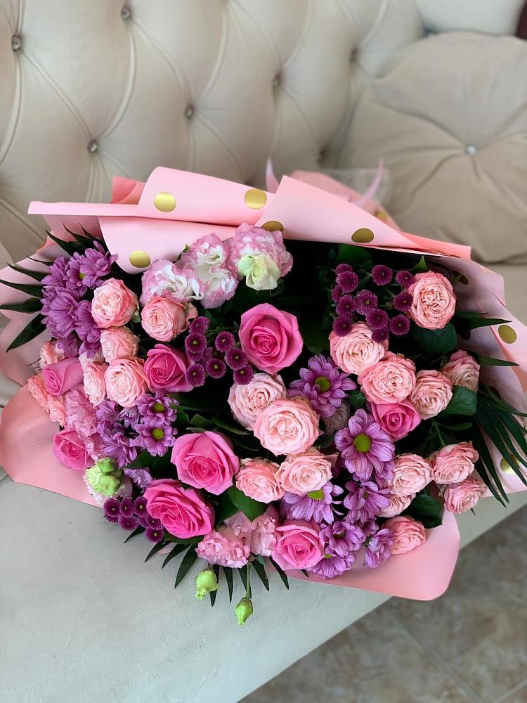 Букет цветов из: Хризантемы, Розы и Лизиантусы в Стрелице