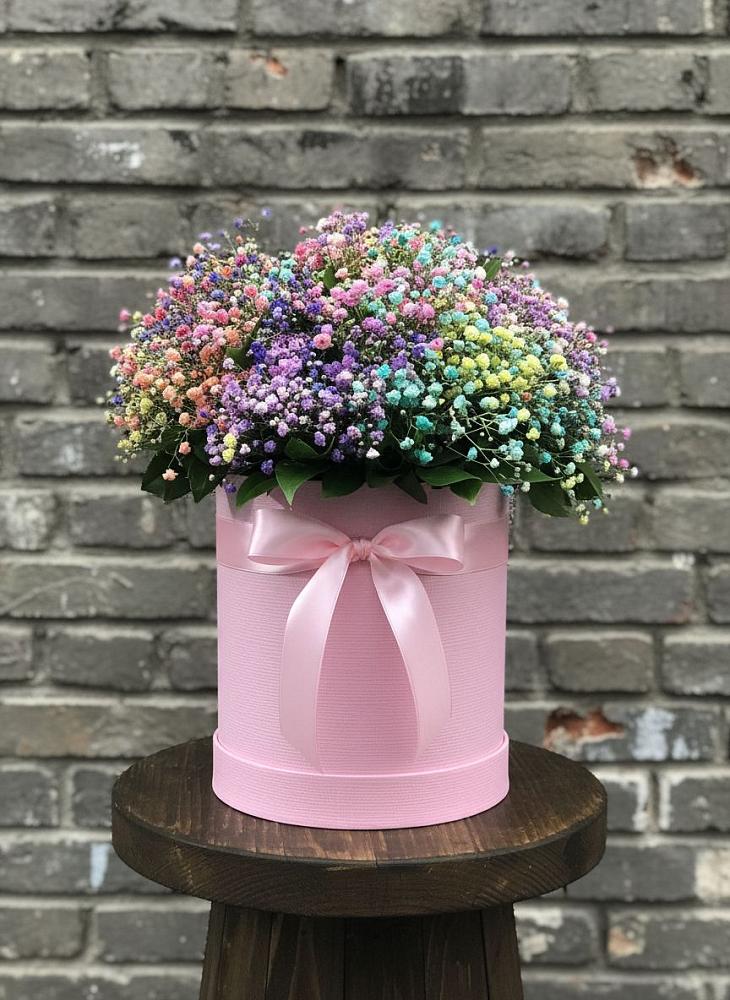 Цветочная композиция из Гипсофила и Розы в шляпной коробке в Стрелице