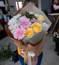Букет цветов из:  Герберы, Розы и Хризантемы в Стрелице