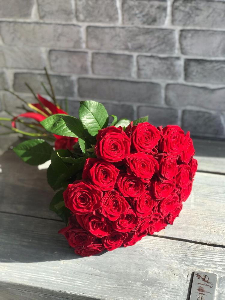 Букет Красные розы Фридом в Стрелице