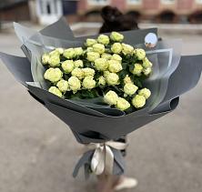 Букет Белые кустовые розы Солинеро в Стрелице