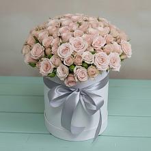 Цветочная композиция из Розы в шляпной коробке в Стрелице