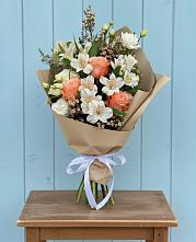 Букет цветов из:  Альстромерии, Лизиантусы, Розы и Хризантемы в Стрелице