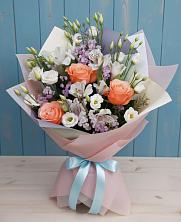 Букет цветов из:  Лизиантусы, Розы, Альстромерии и Гипсофила в Стрелице