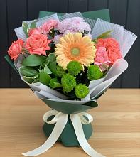 Букет цветов из:  Гвоздики, Розы, Герберы и Хризантемы в Стрелице