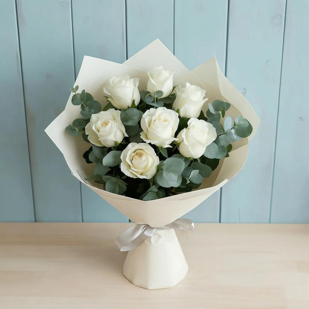 Букет Белые розы в Эвкалипте в Стрелице