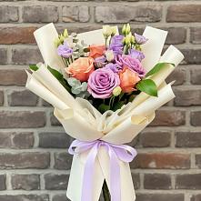 Букет цветов из:  Лизиантусы и Розы в Стрелице