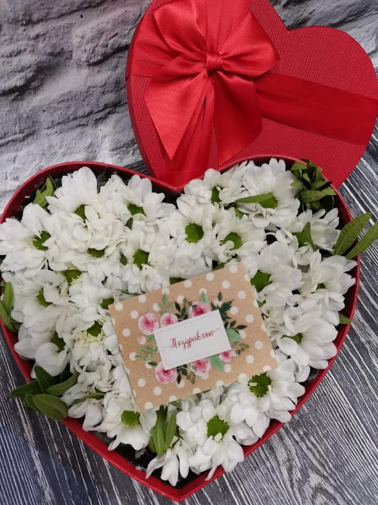 Цветочная композиция из Хризантемы в виде сердца в Стрелице