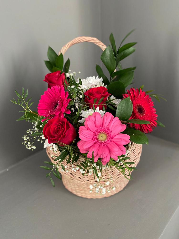 Цветочная композиция из Розы, Хризантемы и Герберы в корзине в Стрелице