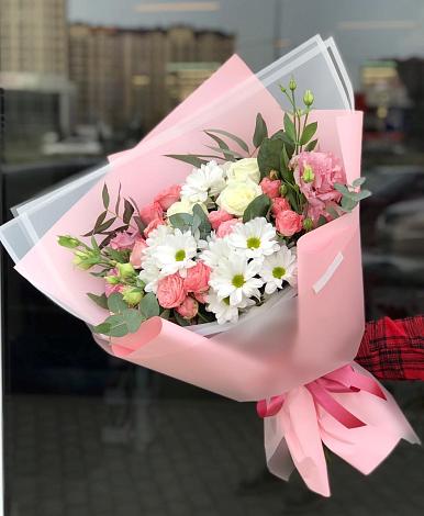 Букет цветов из: Розы, Лизиантусы и Хризантемы в Стрелице