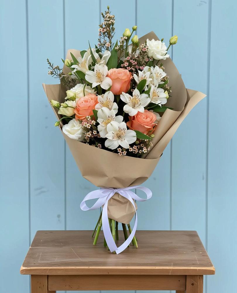 Букет цветов из: Альстромерии, Лизиантусы, Розы и Хризантемы в Стрелице