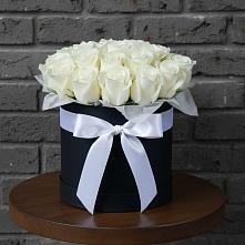 Цветочная композиция из Розы в шляпной коробке в Стрелице