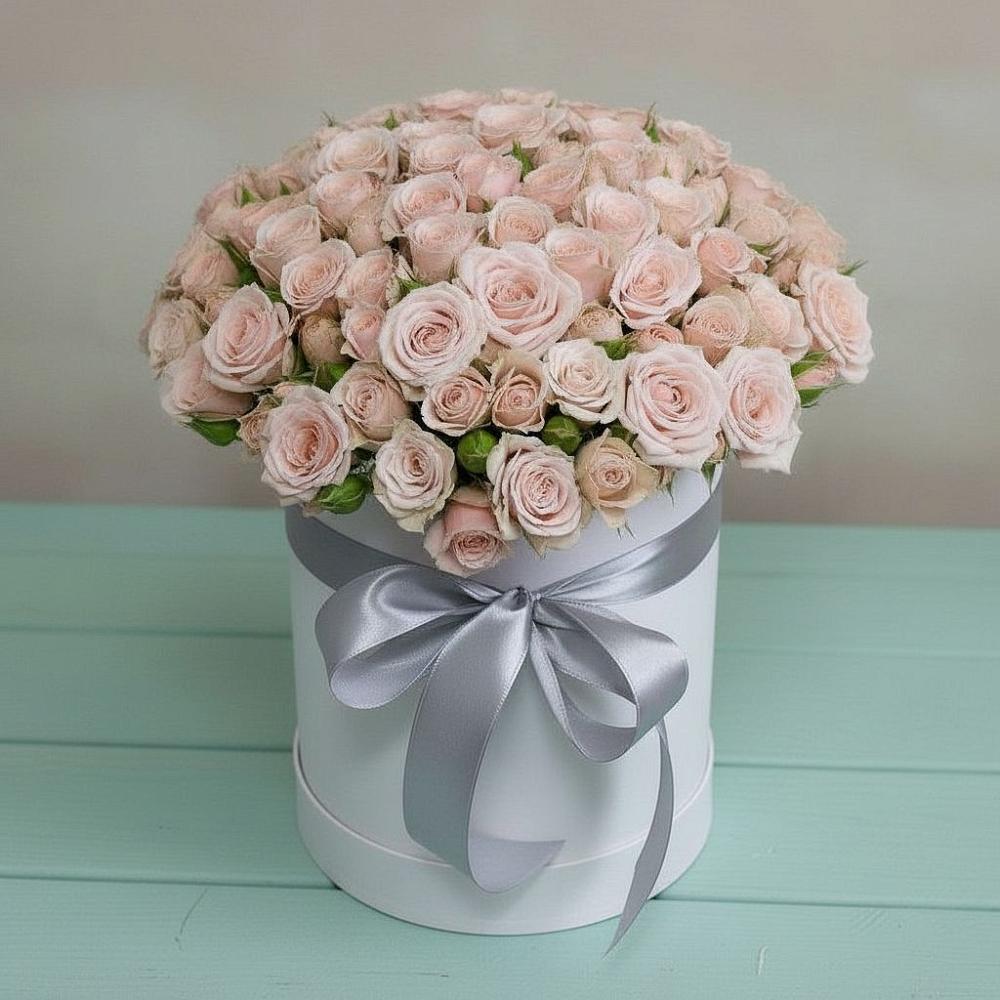 Цветочная композиция из Розы в шляпной коробке в Стрелице